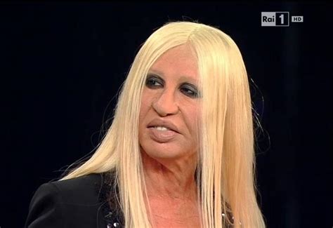 imitazione di donatella versace